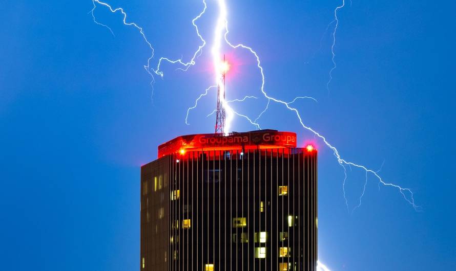 FOTO Munje su parale nebo u Splitu: Spektakularno ulovio jednu iznad Dalmatia Towera