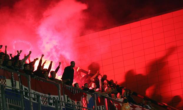 ARHIVA - 2006. Zagreb: Vatreni i "maksimirska krtica" srušili su Englesku 