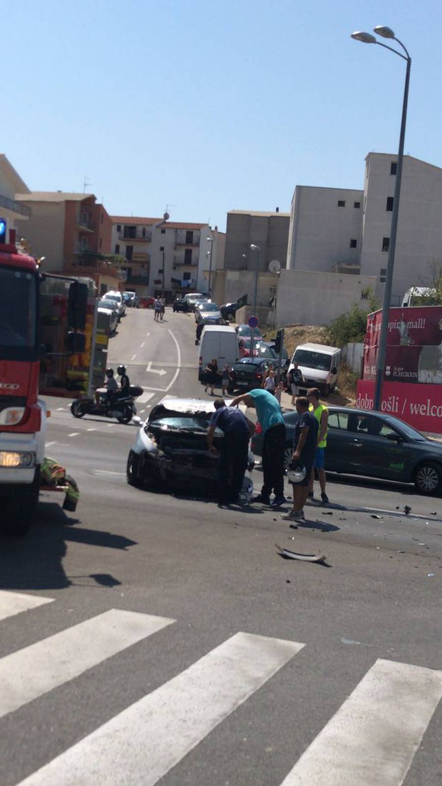 Strašne scene iz Splita: Vozača krvavog izvlačili iz automobila