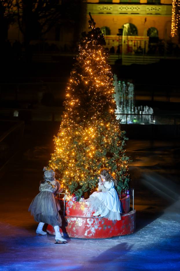 Svečano otvorenje Ledenog parka na Trgu kralja Tomislava uz predstavu Orašar