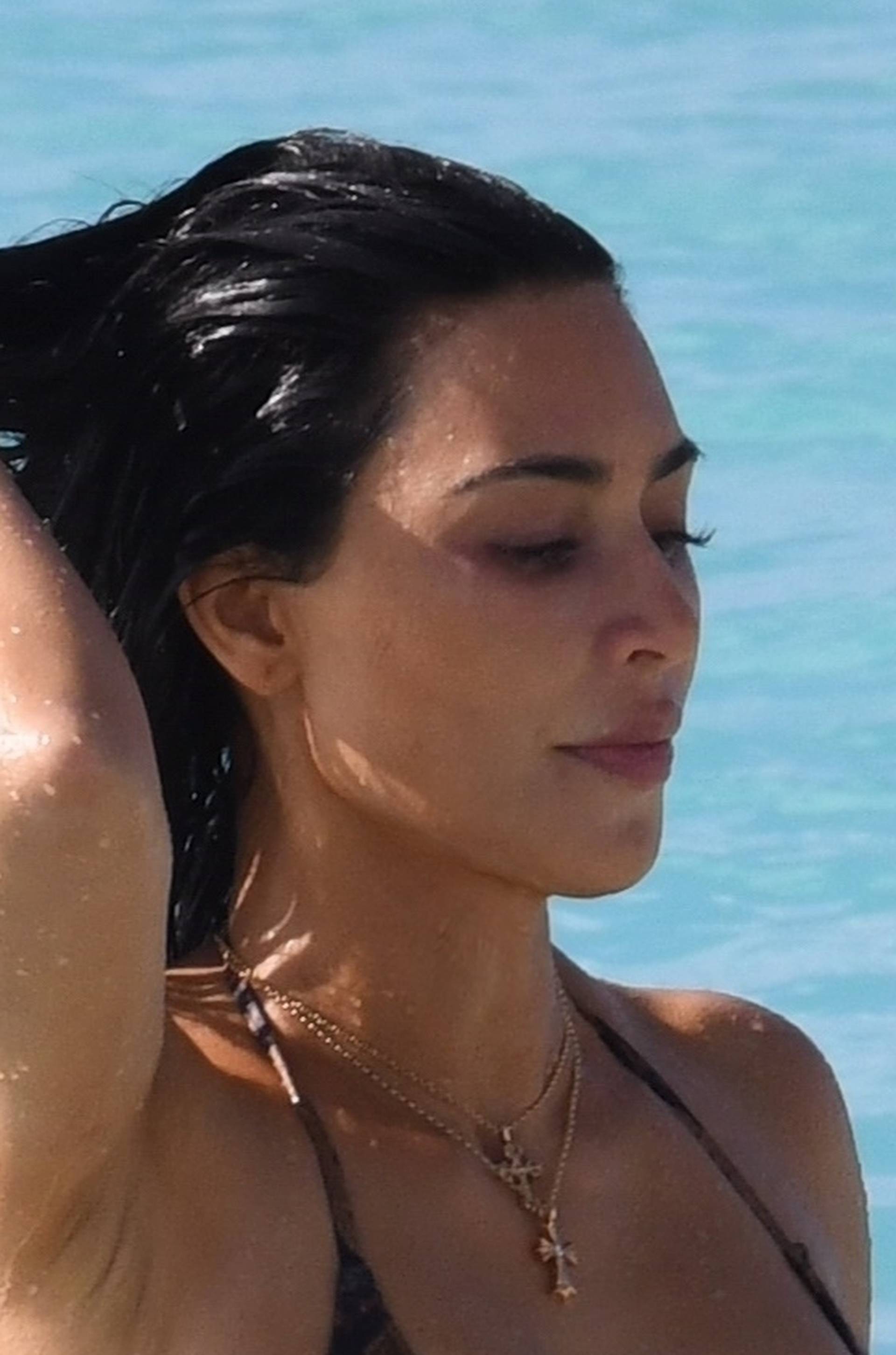 *PREMIUM-EXCLUSIVE* Kim Kardashian and Khloe Kardashian Sizzle In Bikinis in the Turks and Caicos Sand During Vacay Getaway!