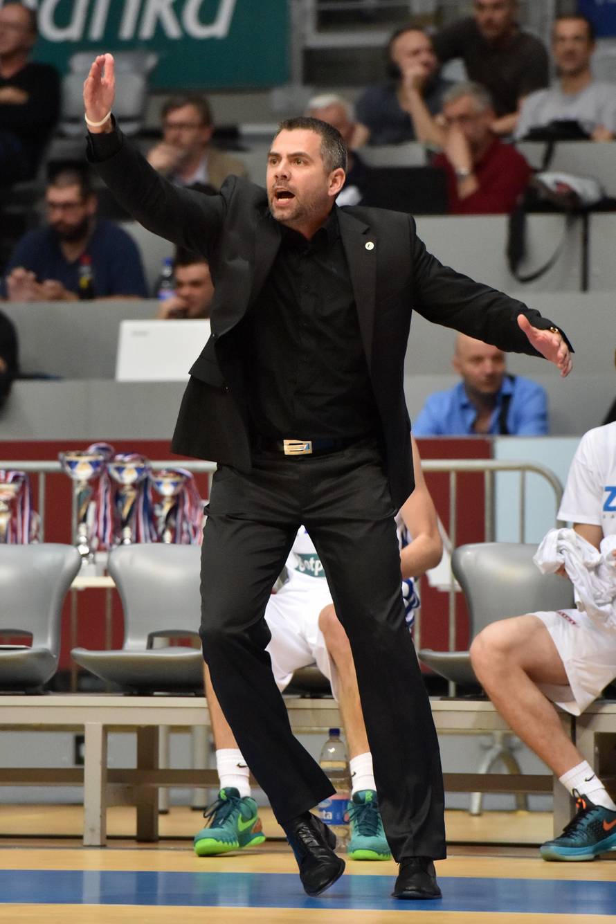 Tajna crne košulje: Morao sam u šoping, sad je više ne skidam