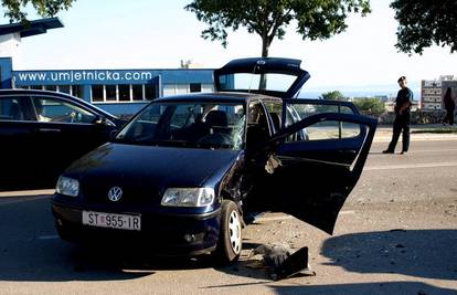 Polukružno se okretao pa na njega naletio automobil