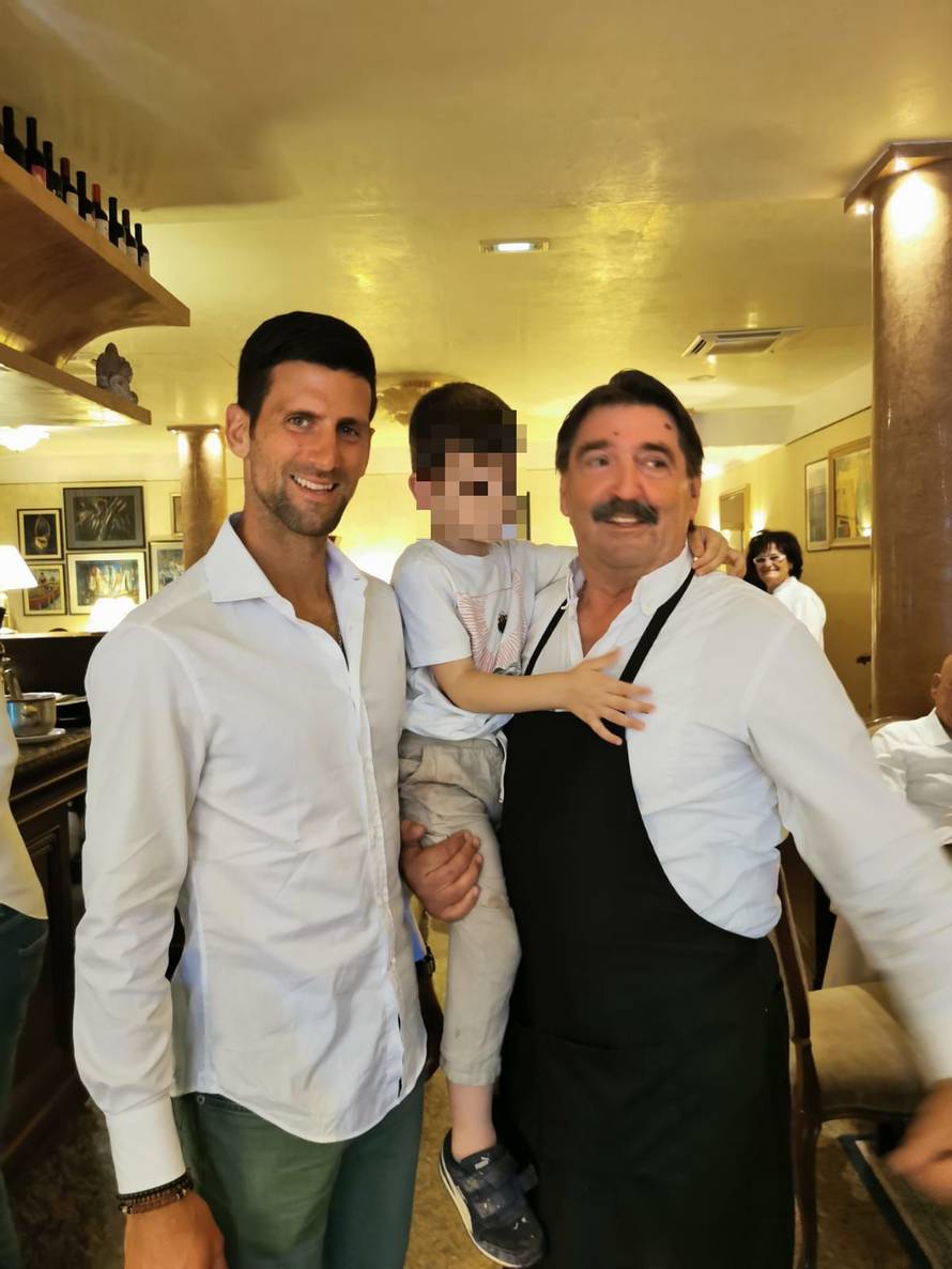 Totalni raspašoj u Zadru: Ćorić i Ivanišević zapjevali na bini, a Đoković je 'počastio' plesom...