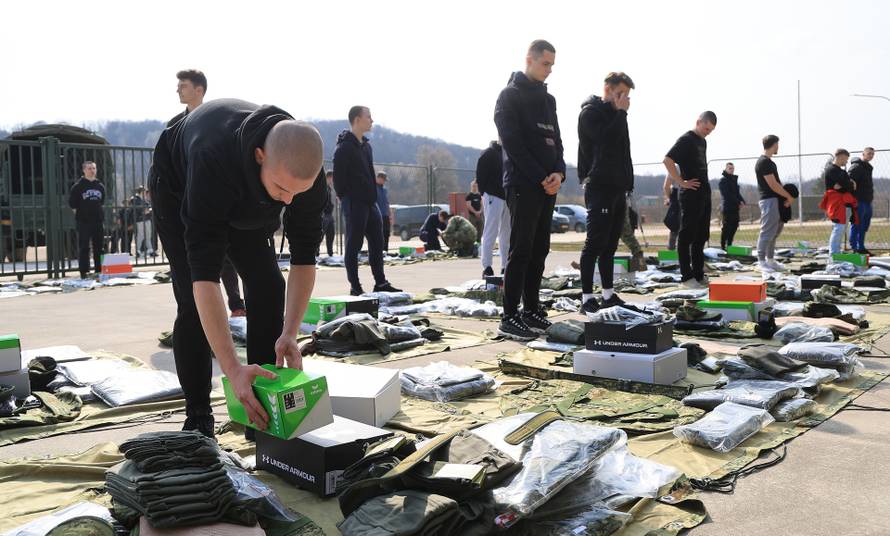 Ministar Anušić i general Kundid na prvom danu TVO-a na Slunju