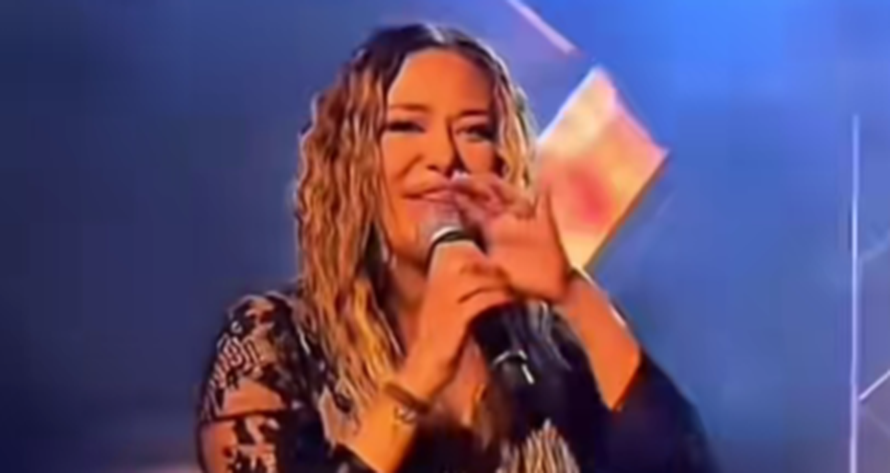 Pomirenje ili slučajnost? Ana Nikolić bosonoga na pozornici, a uz nju u prvom planu i Rale