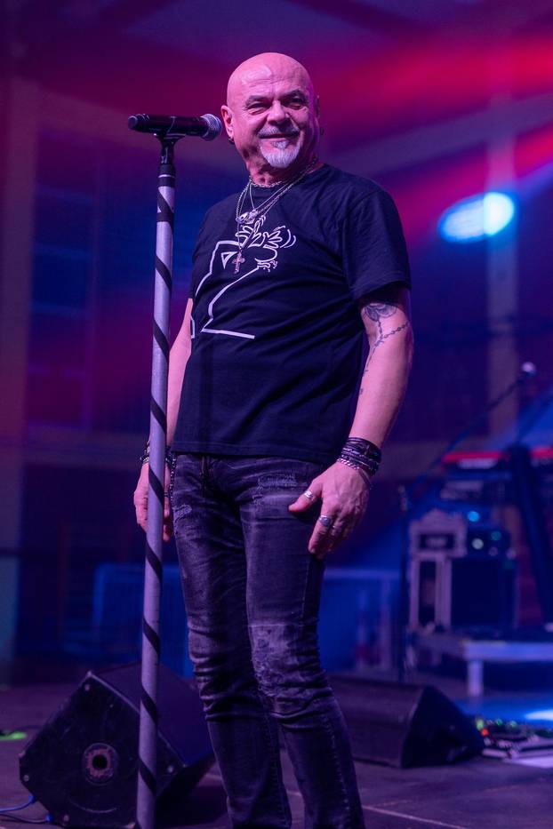 Županja: 13. božićni koncert Opće Opasnosti i prijatelja