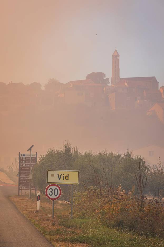 Opuzen: Izbio požar kod mjesta Vid u blizini Metkovića