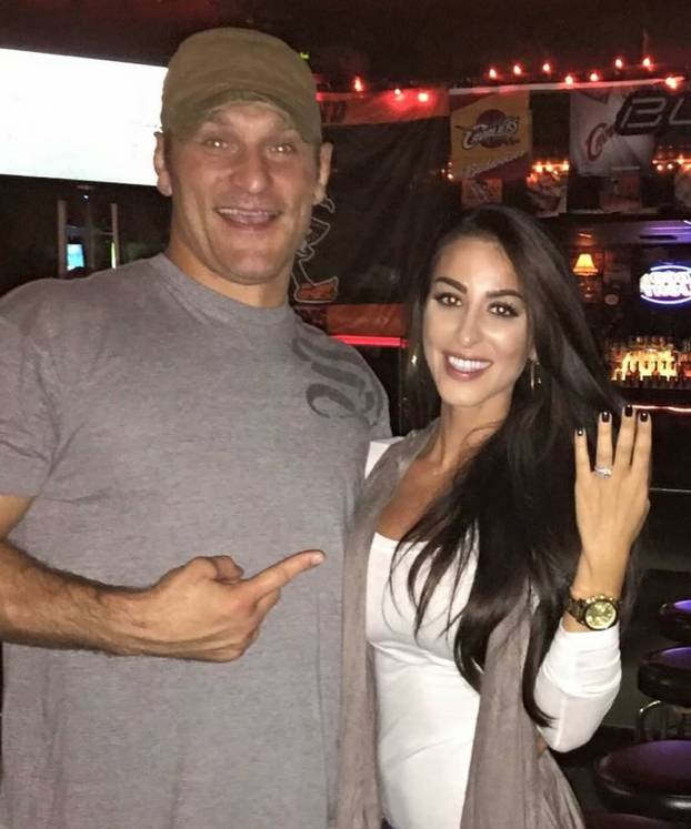 FOTO Tko je Ryan Marie Miočić? Atraktivna medicinska sestra osvojila je srce našeg borca...