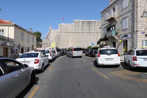 Dubrovnik: Na predjelu PloÄa dvije osobe propucale taksista