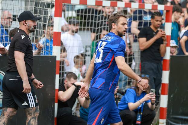 Zagreb: Revijalna utakmica legendi Dinama i hrvatske nogometne reprezentacije u čast Nikole Pokrivača