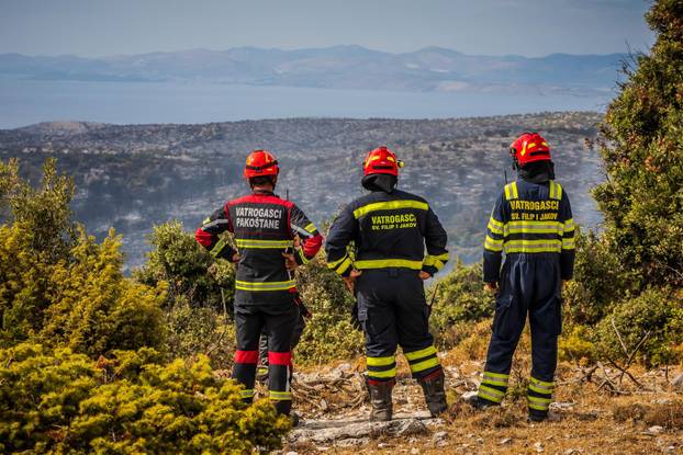 Nerežišća: Tijekom poslijepodneva ponovno se razbuktao požar