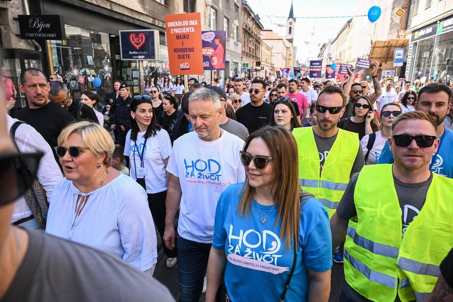 Zagreb: Marko Perković Thompson i supruga Sandra sudjelovali u Hodu za život
