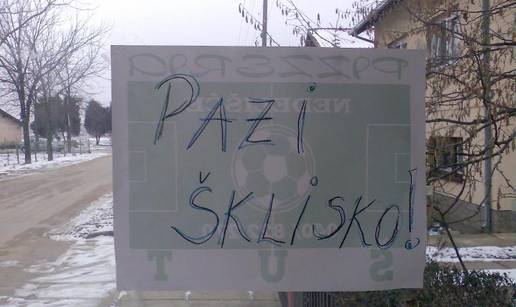 Goste svoje pizzerije upozoravaju da je 'šklisko'