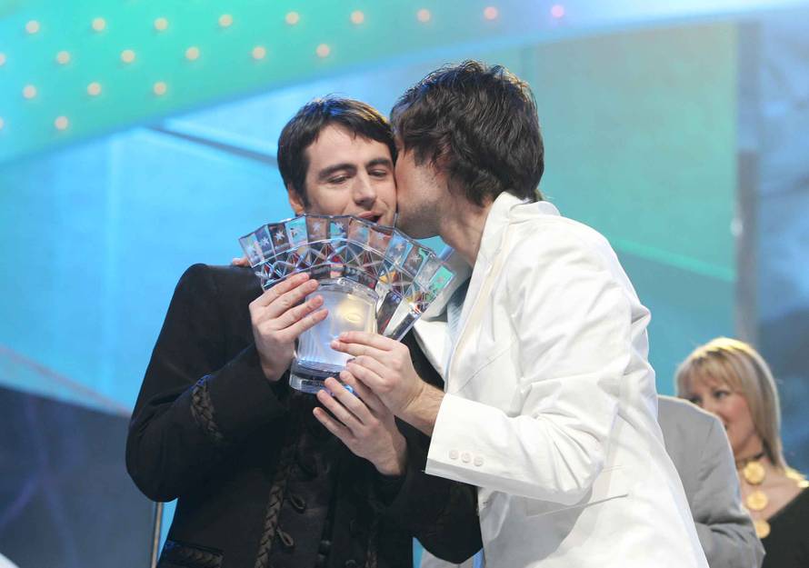 ARHIVA - Boris Novković s pjesmom 'Vukovi umiru sami' pobijedio na Dori 2005.