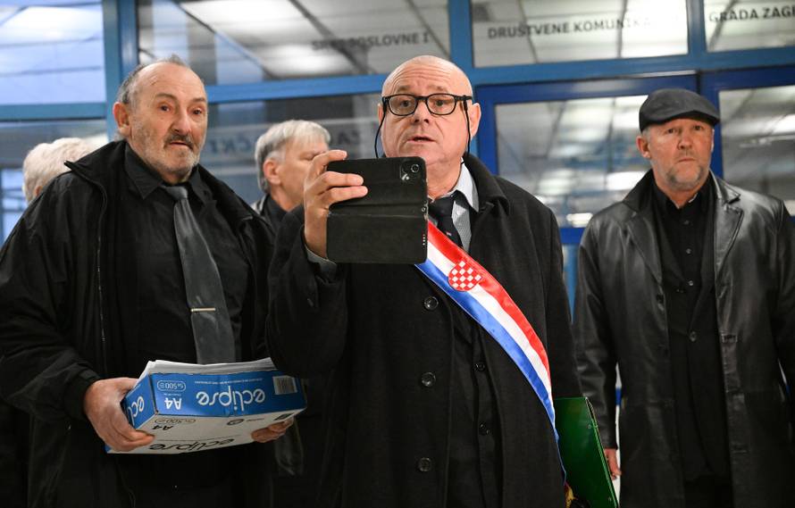 Zagreb: Dražen Keleminec predao je potpise za predsjedničku kandidaturu DIP-u