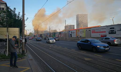 Gusti dim nad Zagrebom: Opet su gorjeli vagoni na kolodvoru