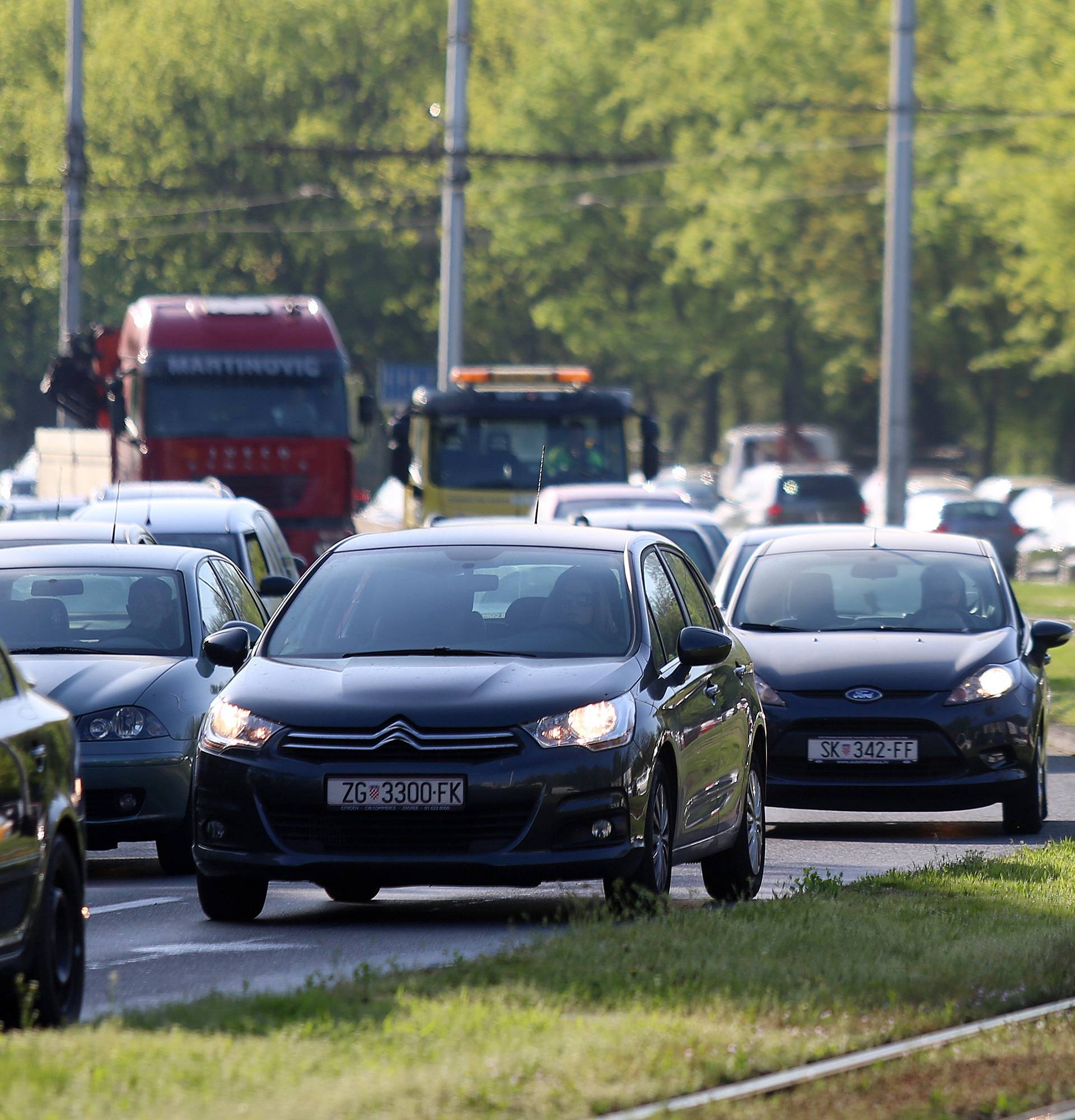 Bilo kuda, gužva svuda: Zbog rupe prometni kaos u Zagrebu
