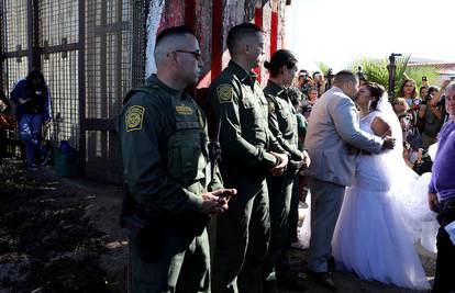 Ne žele Trumpov zid: Vjenčali se na granici SAD-a i Meksika