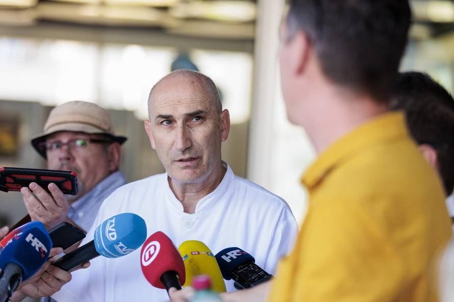 Split:  Marko Dražen Mimica dao je izjavu o porodu četvorki u splitskom rodilištu