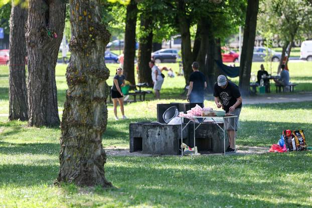 Zagreb: Sunčan dan na jezeru Bundek