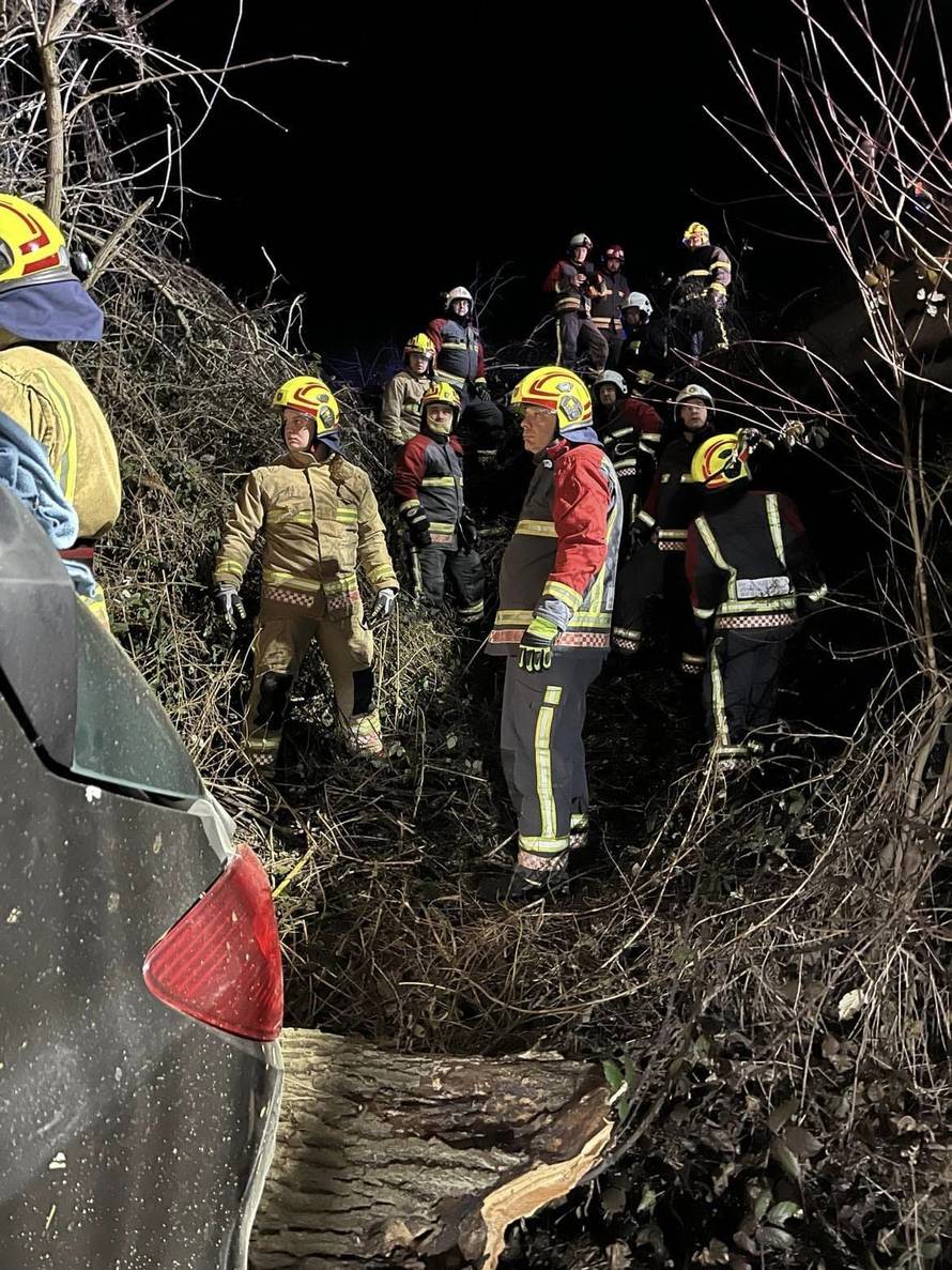 Automobil sletio ispod mosta kod Ludbrega: Vatrogasci  su uz pomoć Hitne izvukli čovjeka