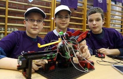 Još ne idu u školu, ali spajaju žice i dizajniraju super robote