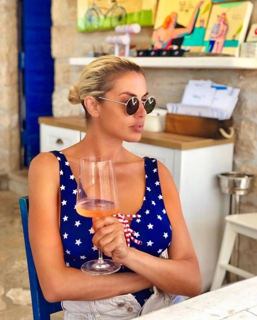 Apostolski oplela po Gibonniju: Svi biste vi trebali biti primjer, a ponašate se kao najveća stoka