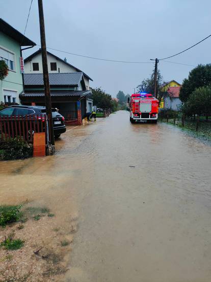 FOTO Sava se izlila iz korita u Zagrebu, Kupa raste i stvara nemile probleme u Karlovcu