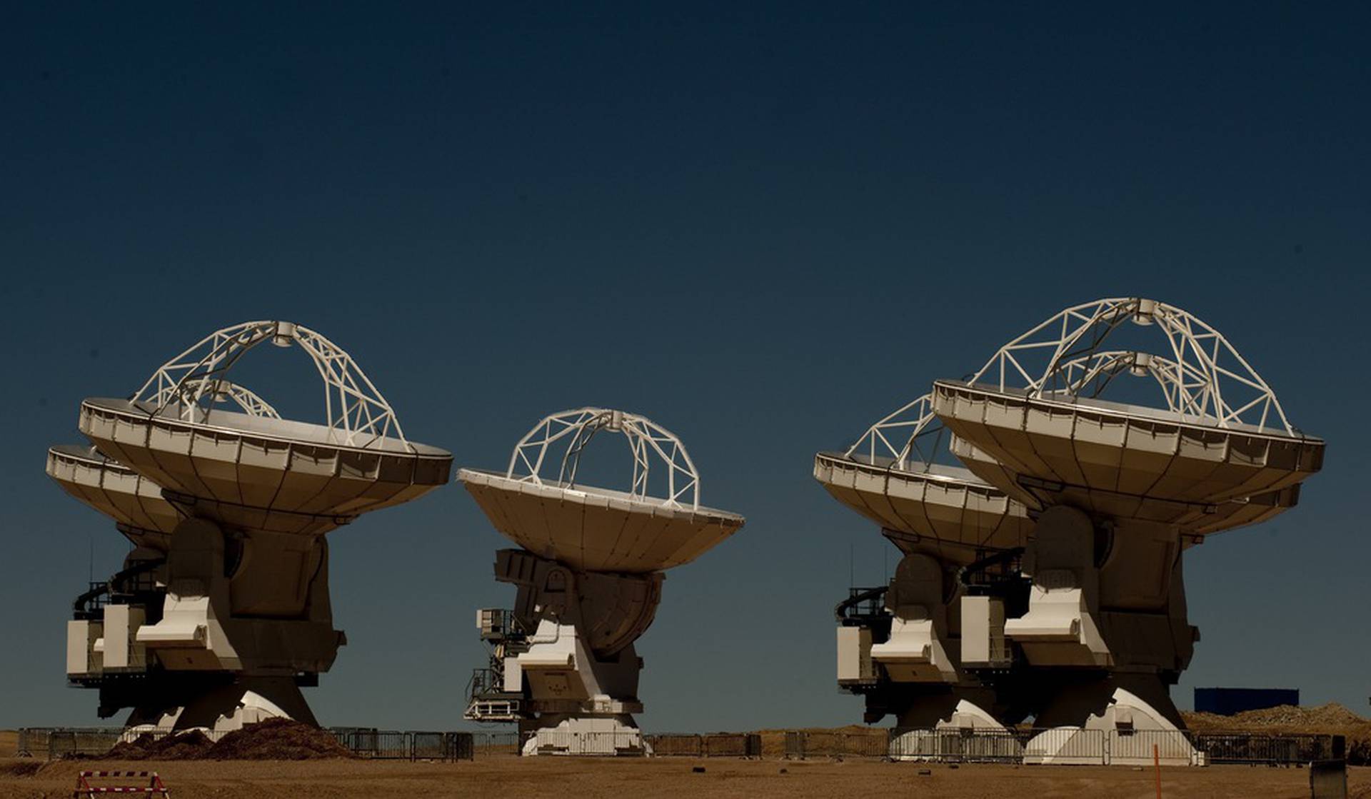 Самый большой телескоп в мире находится. Европейская Южная обсерватория. Европейская Южная обсерватория (eso). Европейская Южная обсерватория в Чили. Паранальская обсерватория Чили.