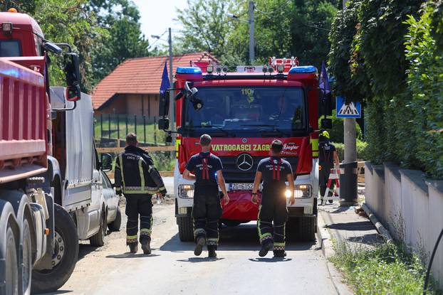 Zagreb: Dežurne službe spasile su dvoje radnika  koji su ostali zatrpani na gradilištu