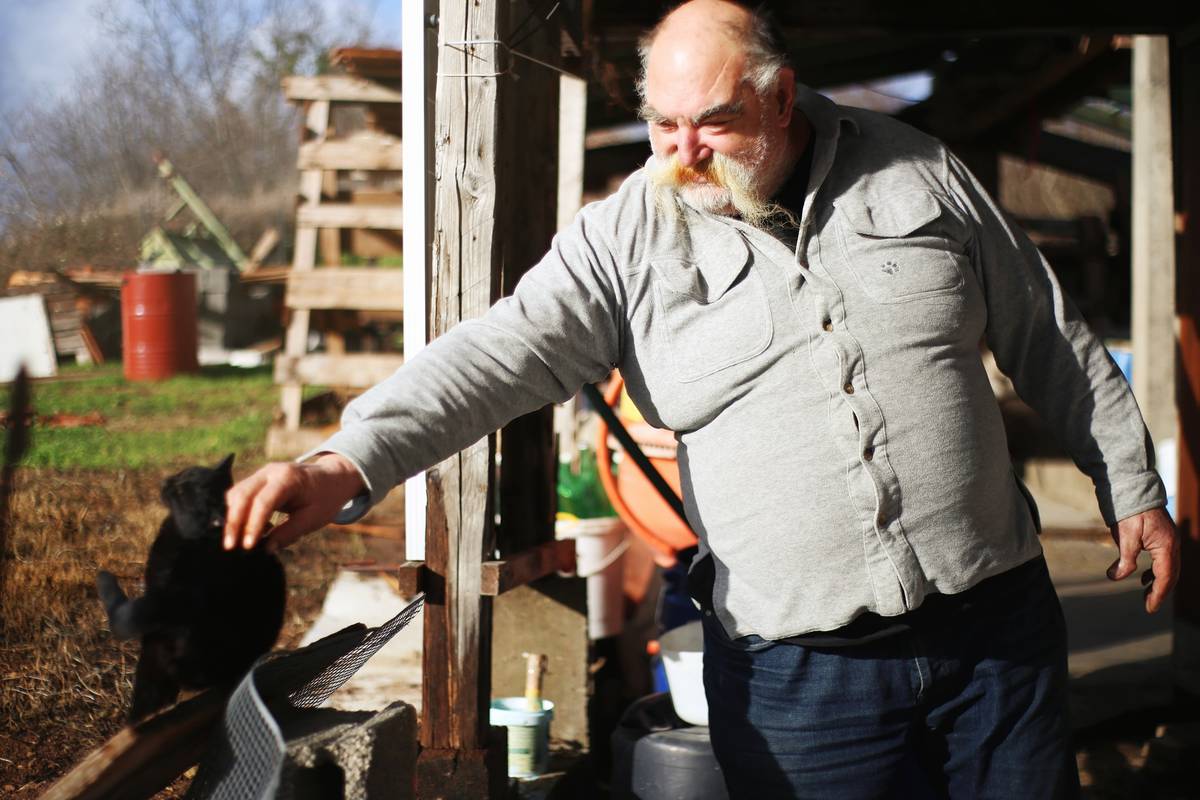 Dobri div Dado dao je 126 doza krvi. Živi u neljudskim uvjetima na početku šume. Htio bi cipele