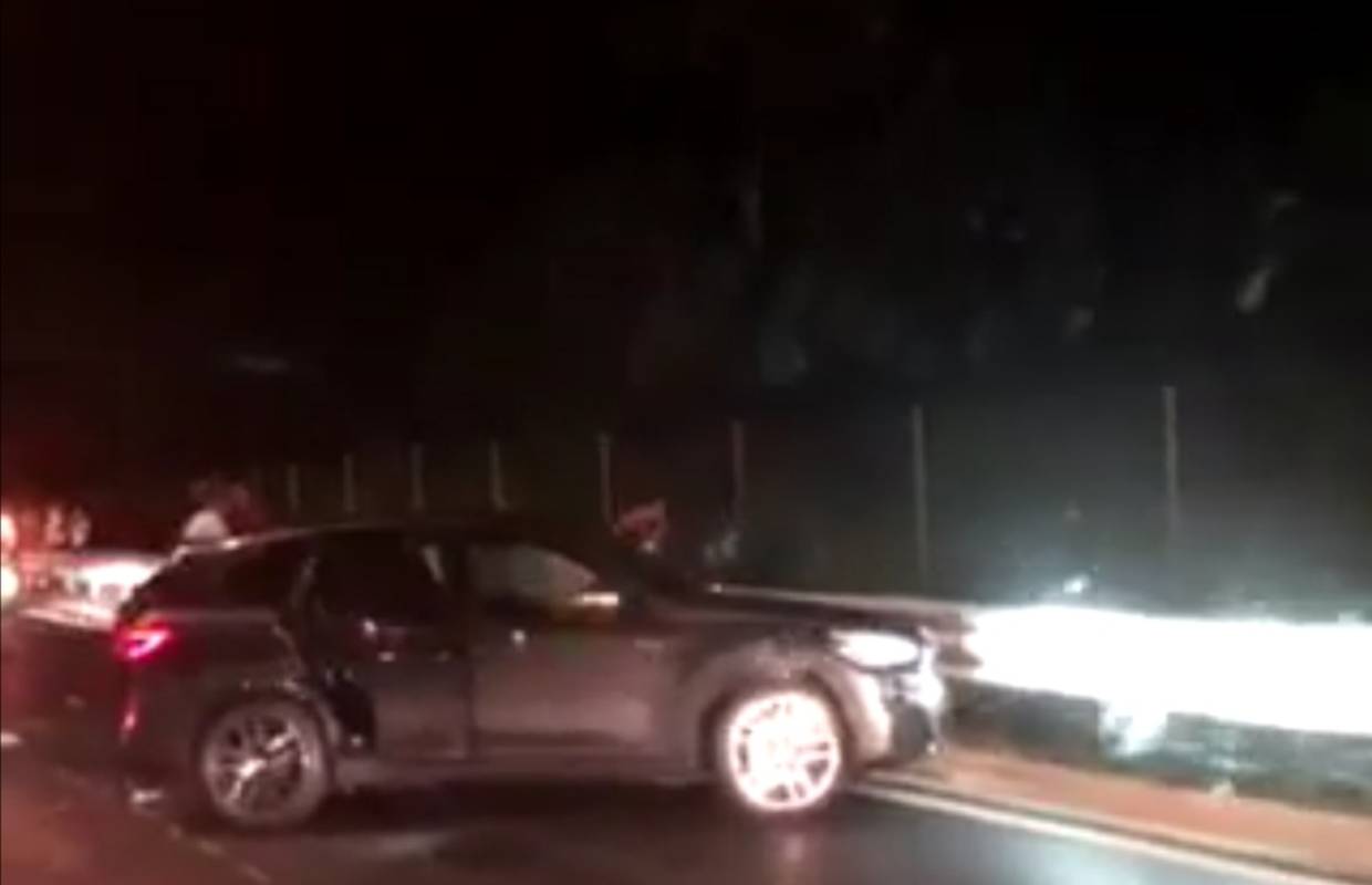 Prebrzo pretjecala automobil pa skrivila sudar tri automobila