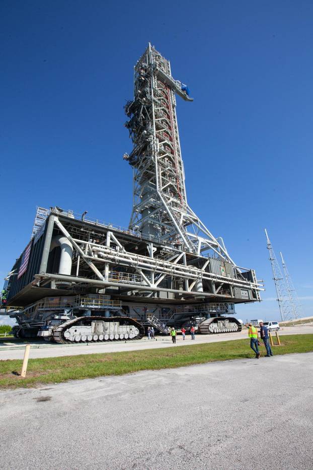 Evo kako NASA već 60 godina vozi rakete na pistu: Ovu zvijer zovu crawler transporter
