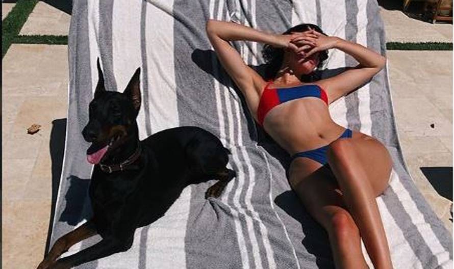 Kendall Jenner je zaplivala u gaćicama: Ima lijepe bradavice