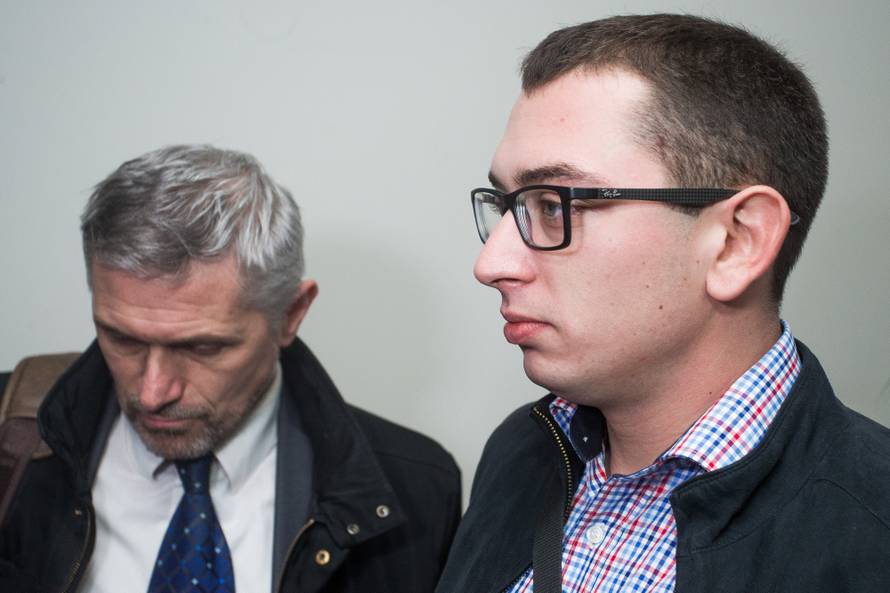 Valpovo: PoÄelo ponovljeno suÄenje Branimiru ÄolakoviÄu zbog pjevanja beÄarca policajki