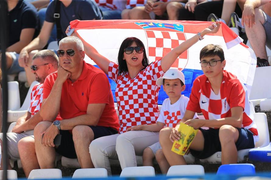 Uzavreli Gradski vrt okupan je suncem i kockastim dresovima