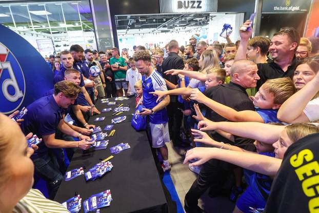 Zagreb: Otvorenje novog Dinamovog fan shopa
