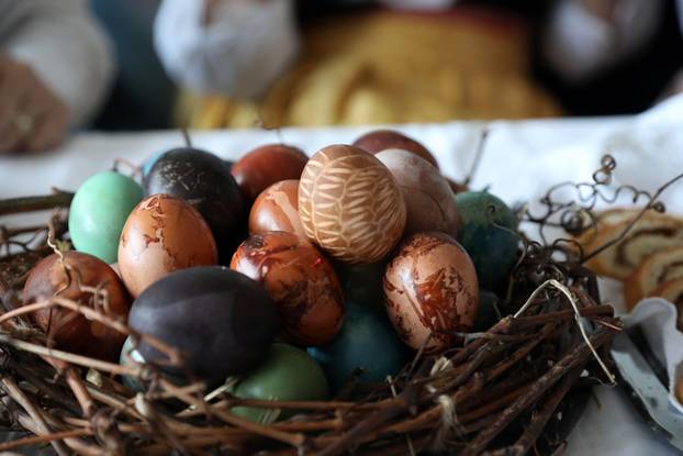 Bojanje Uskršnjih jaja na način kako su to radili naši stari