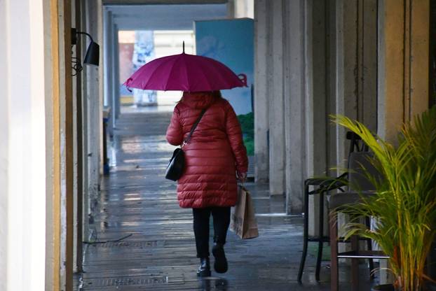 Slavonski Brod: Naglo pogoršanje vremena uz jak vjetar i susnježicu