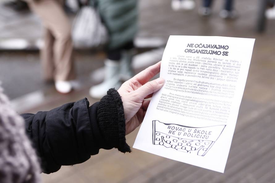 Beograd: Prosvjed prosvjetnih radnika pod nazivom "Zaustavite nasilje"