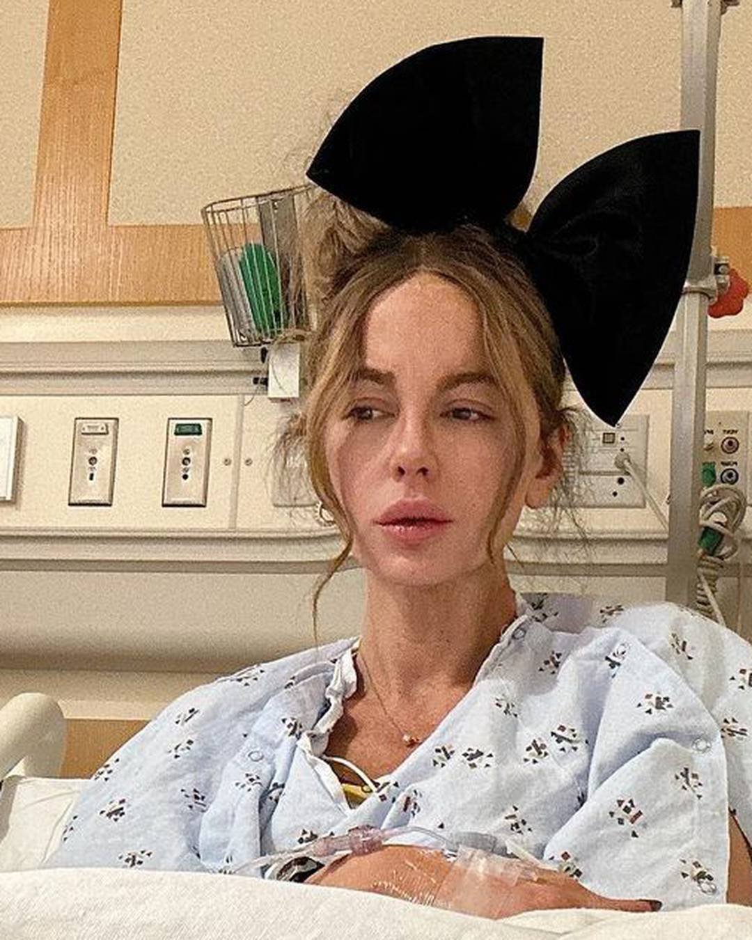 Uplakana Kate Beckinsale javila se iz bolničkog kreveta pa sve zabrinula: 'Molimo se za tebe'