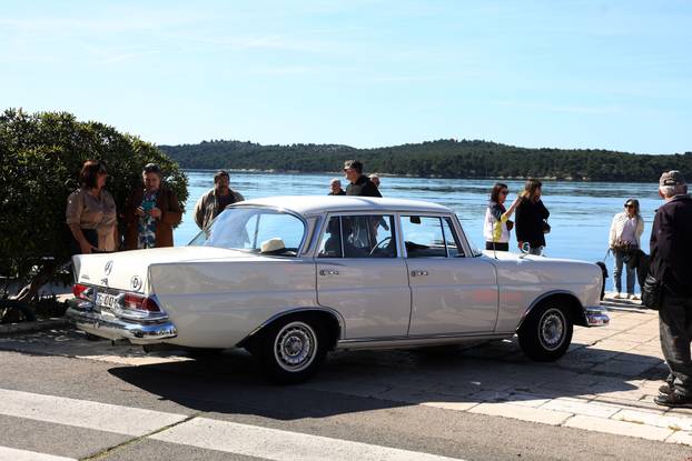 Šibenik: Uskršnji Oldtimer Promo Tour na šibenskoj rivi 
