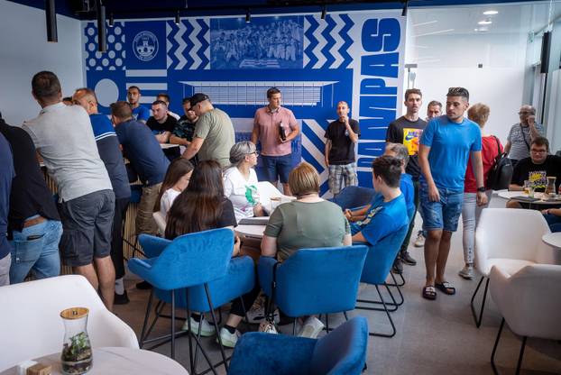 Osijek: Navijači uživali na otvorenom danu tribina novog stadiona