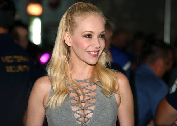 Betina: Jelena Rozga održala koncert na fešti od školjaka 