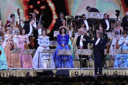 FOTO Spektakl u zagrebačkoj Areni: Violinist André Rieu je s orkestrom oduševio publiku