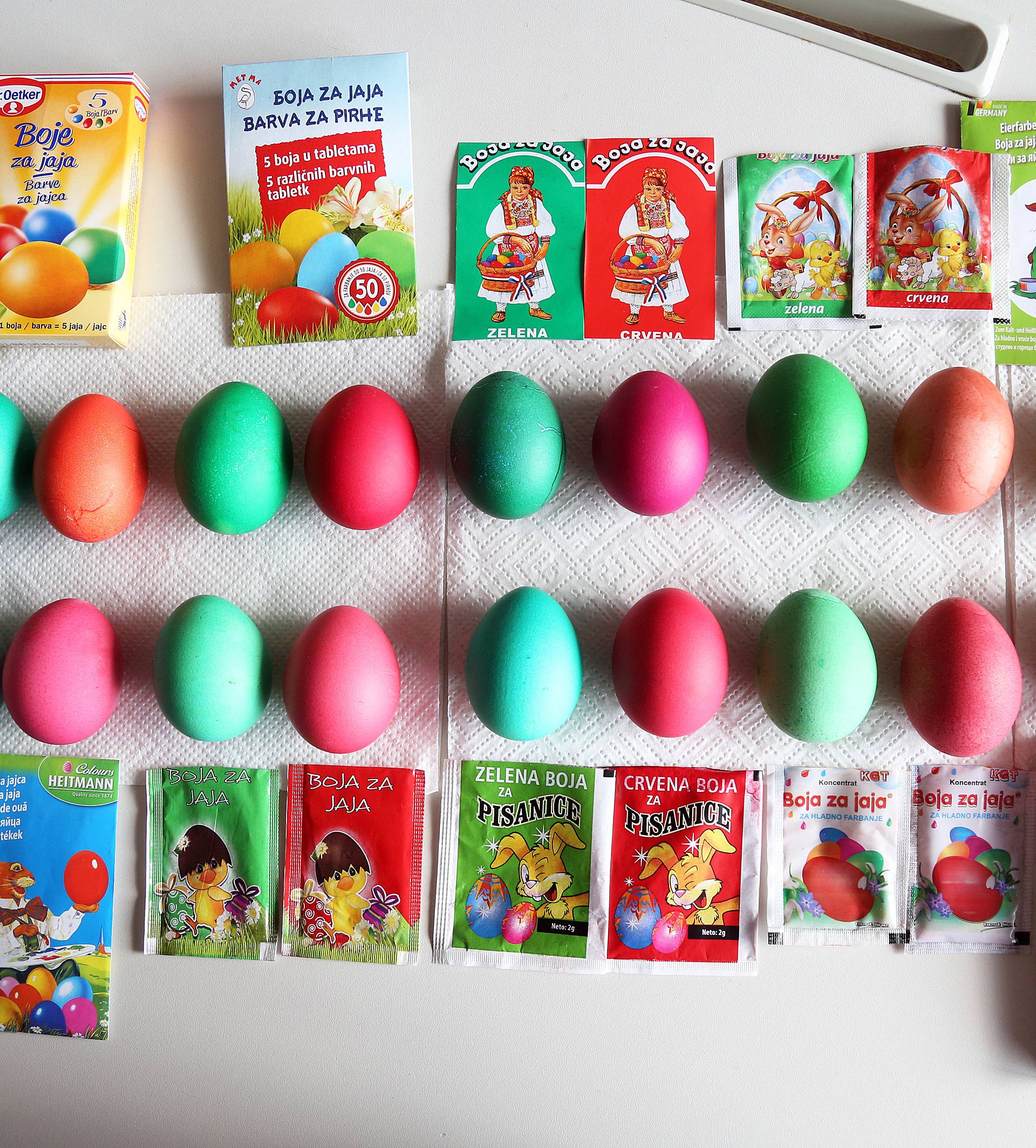 Isprobali smo boje za jaja: Daju različite nijanse zelene i crvene
