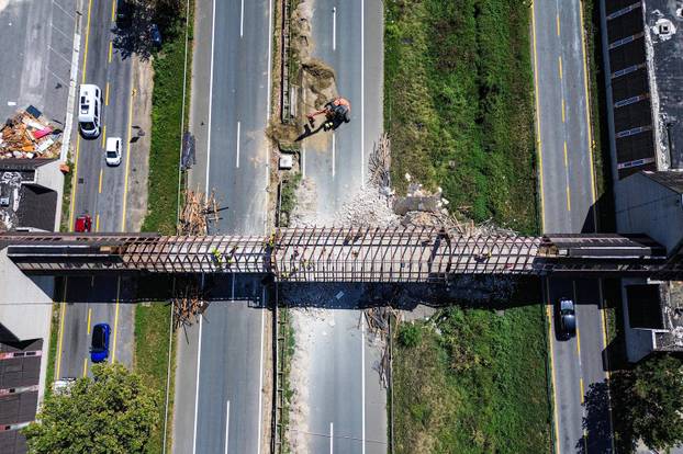 Zagreb: Snimke iz zraka rušenja starog Motela Plitvice na zagreba?koj obilaznici 