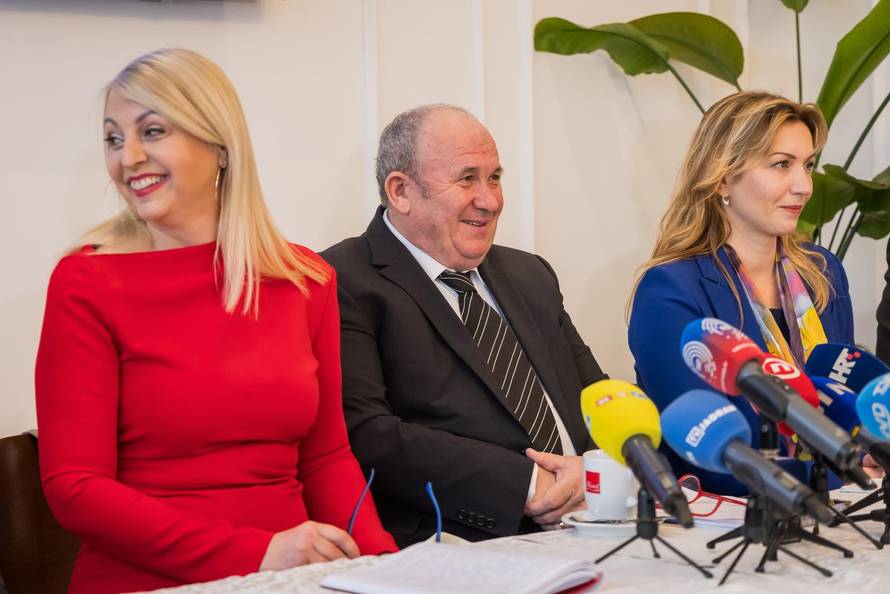 Split: Konferencija za medije Željka Keruma na kojoj je predstavio kandidata za lokalne izbore