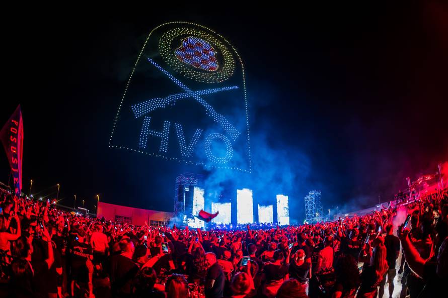 Scenografija dronovima na koncertu Marka Perkovića Thompsona u Vukovaru